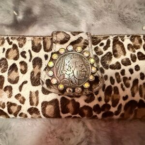 KEEP IT GYSPY - Brand w/ Leopard Print Women's Clutch with Coin Detail